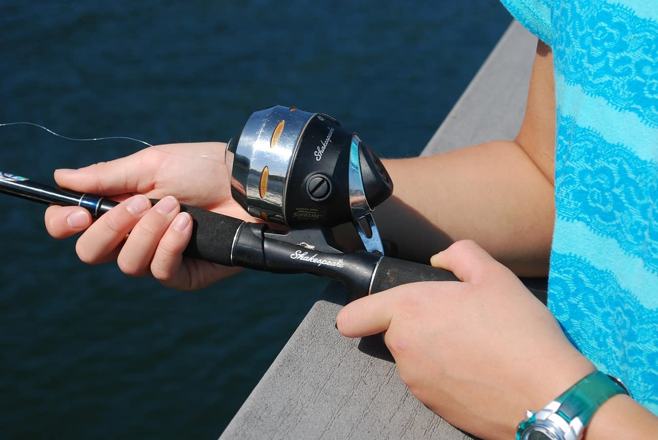 How to hold a fishing pole